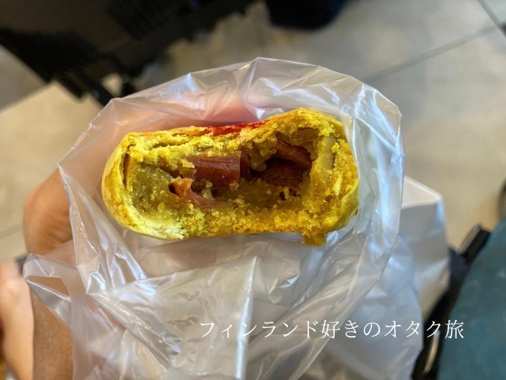 李製餅家の咖喱酥（カレー饅頭）。甘くて辛味もあるカレー。好き嫌いは分かれる。