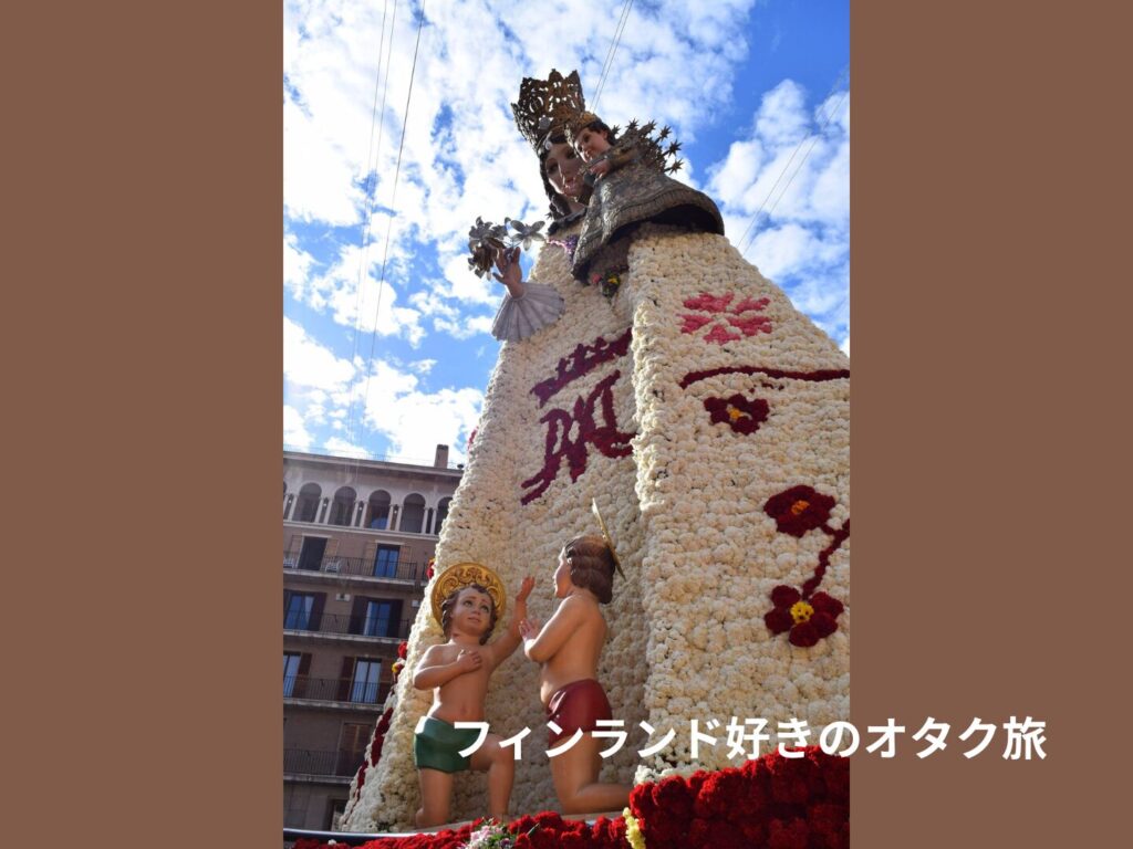 スペインの火祭りFallasで信仰されている花でできたマリア様