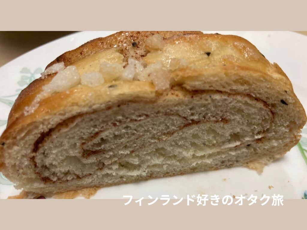 シナモンロールの断面。シナモンがロールしている
