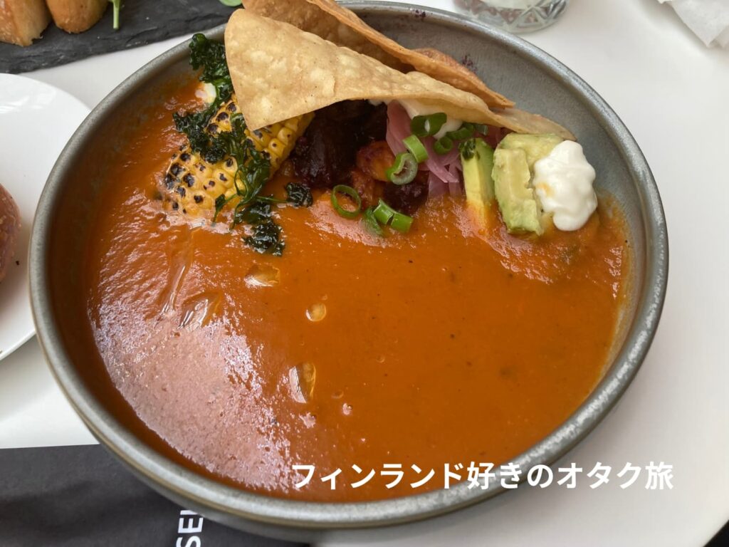 茶色いスープ。とうきびが美味しかった